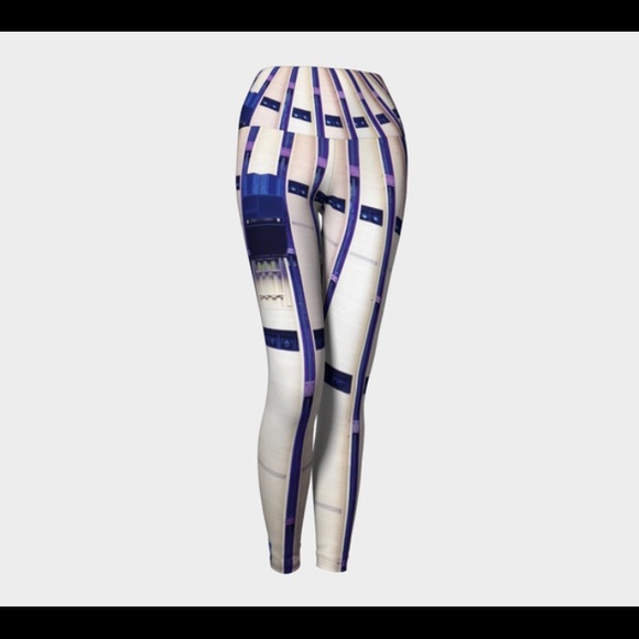 Luxe Yoga Leggings - Chic Stripes by De Vos - Picture 1 of 4
